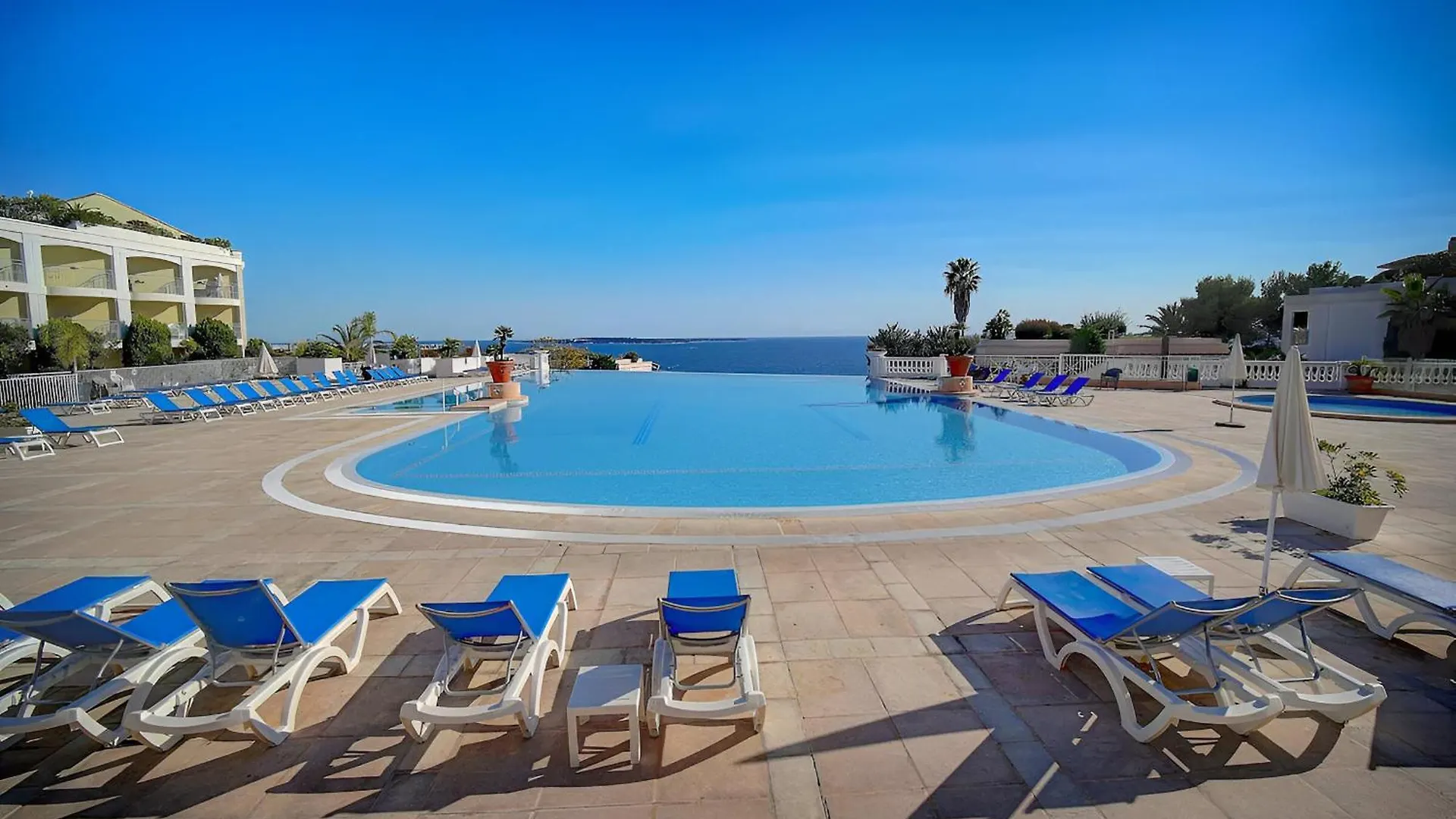 Apartment Studio A Cannes Vue Mer Refait A Neuf Avec Piscine