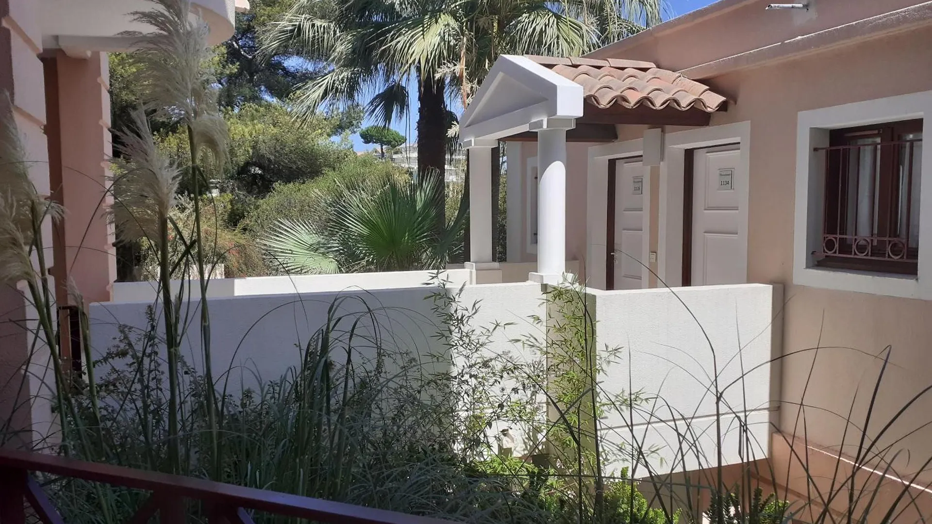 Studio A Cannes Vue Mer Refait A Neuf Avec Piscine Apartment