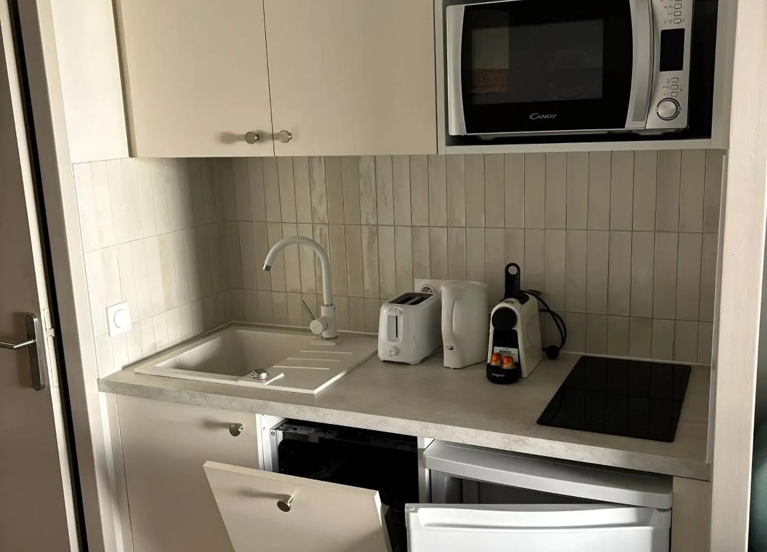 Studio A Cannes Vue Mer Refait A Neuf Avec Piscine Apartment